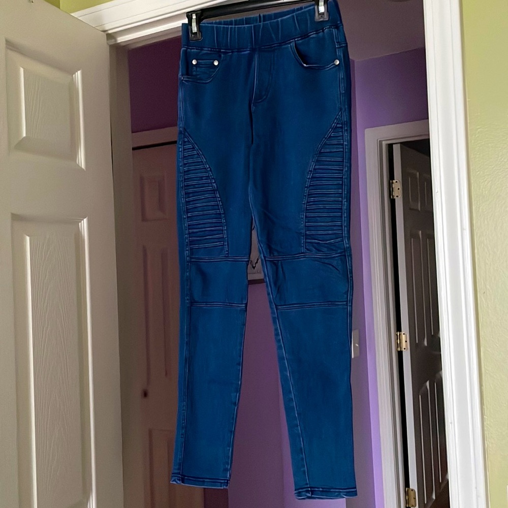 Super cute moto jeggings